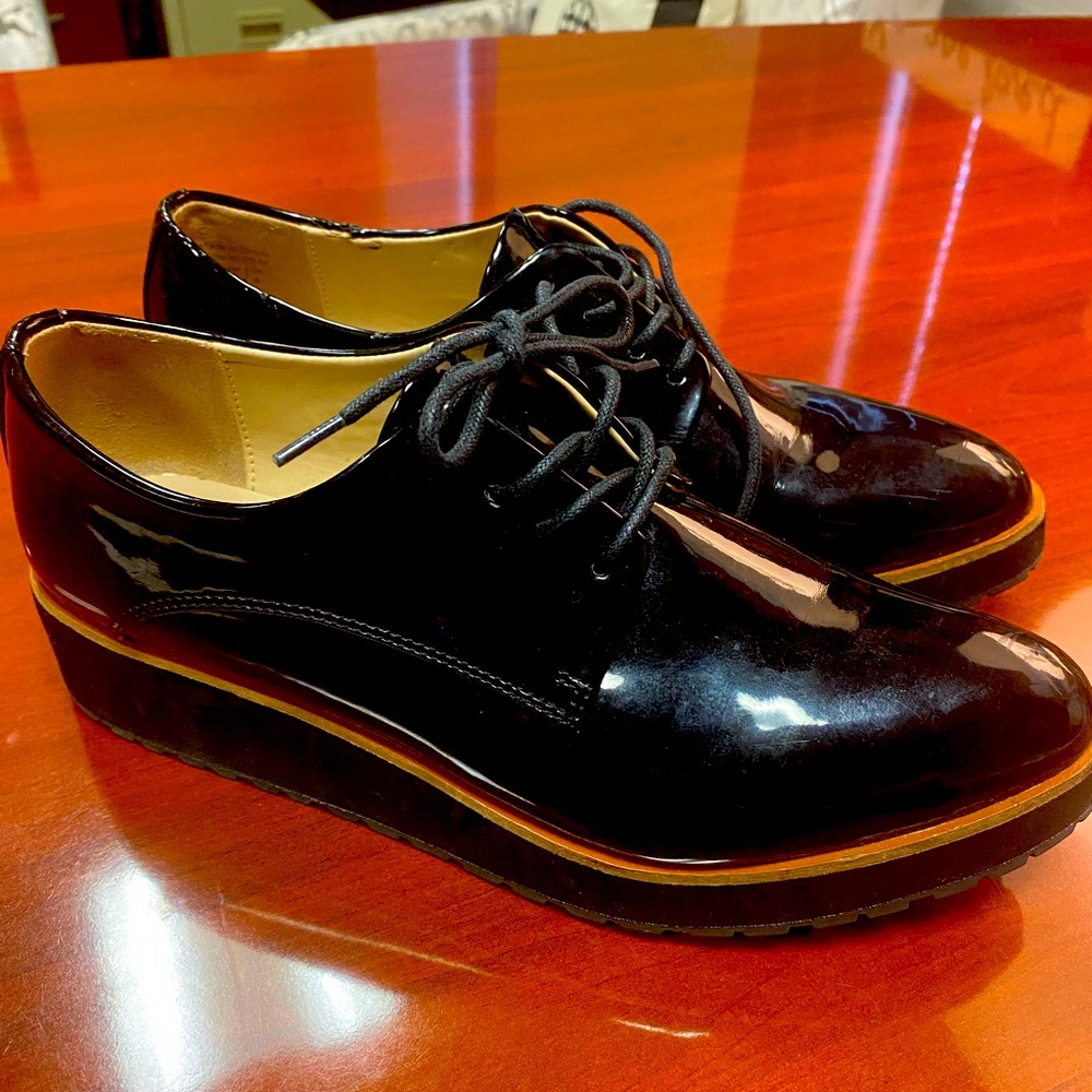Perfect condition black patent leather saddles.